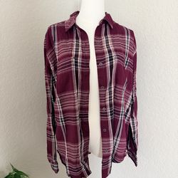 Mudd burgundy plaid button up shirt Size M