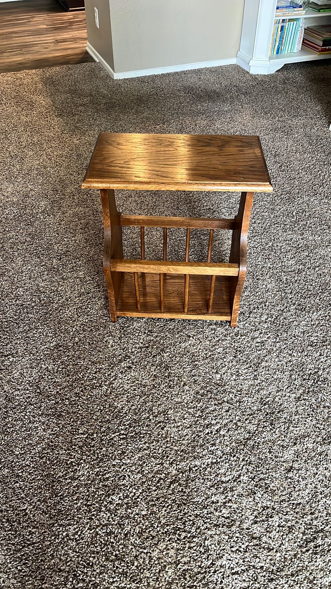 End Table/Magazine Rack