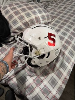 Schutt F7 football helmet