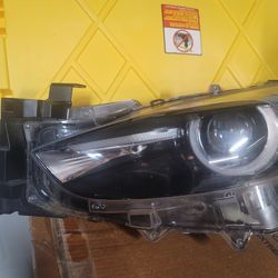 2017-2018 Mazda 3 Driver Headlight