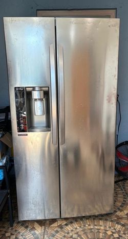 Silver LG Fridge with Freezer and Ice Maker