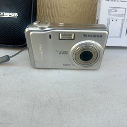 Fujifilm Digital Camera FinePix F470 6.0MP Silver Tested With Battery + Charger