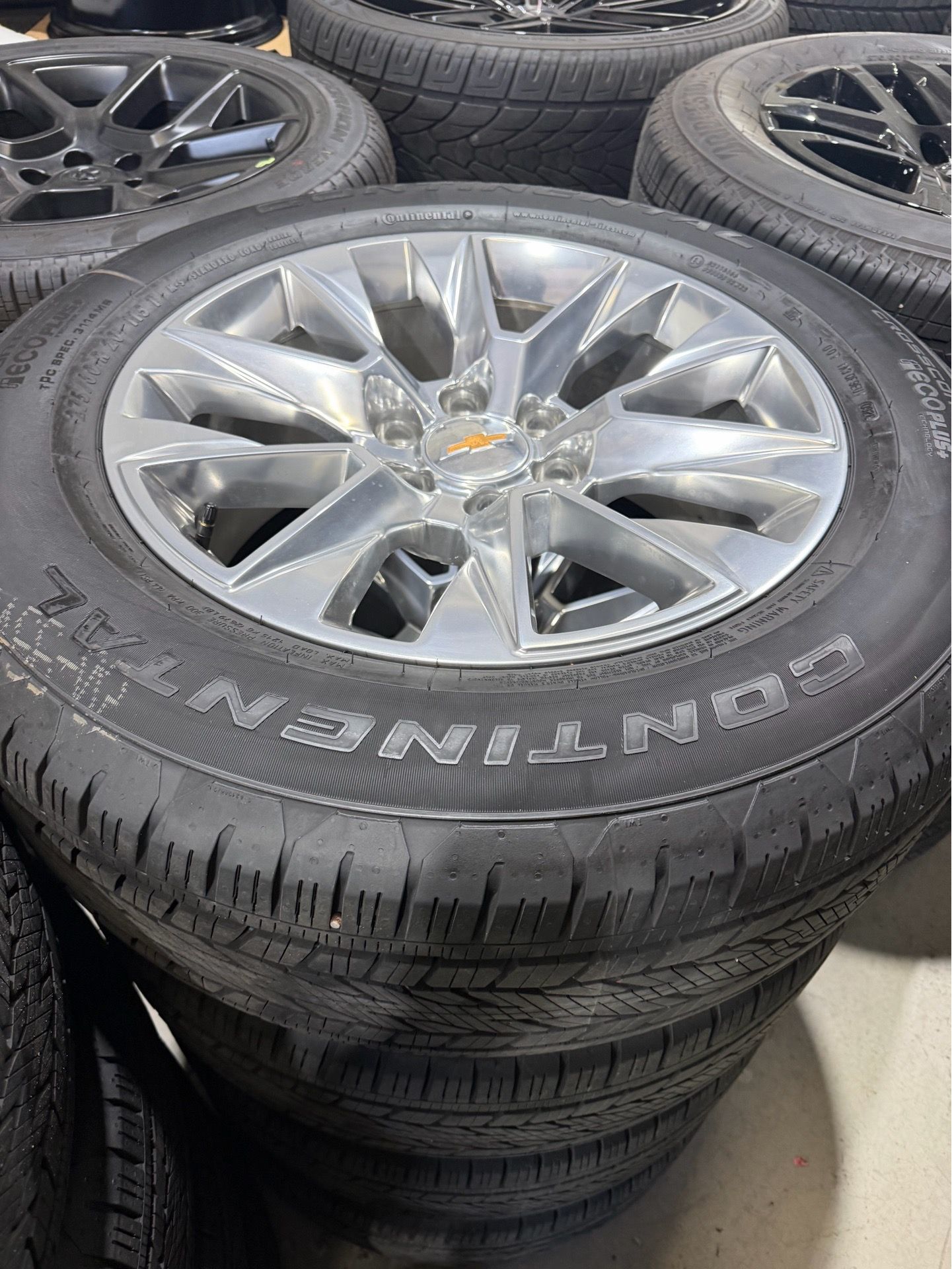 20 Inch Factory oem Chevrolet Silverado rims tires