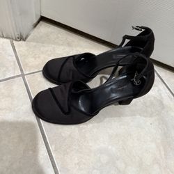 black kitten closed toe heels 