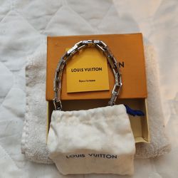 Authentic 20in LV Chain
