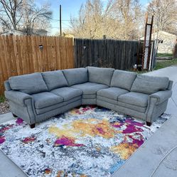 🚚 FREE DELIVERY ! Beautiful Grey Thomasville Sectional Couch