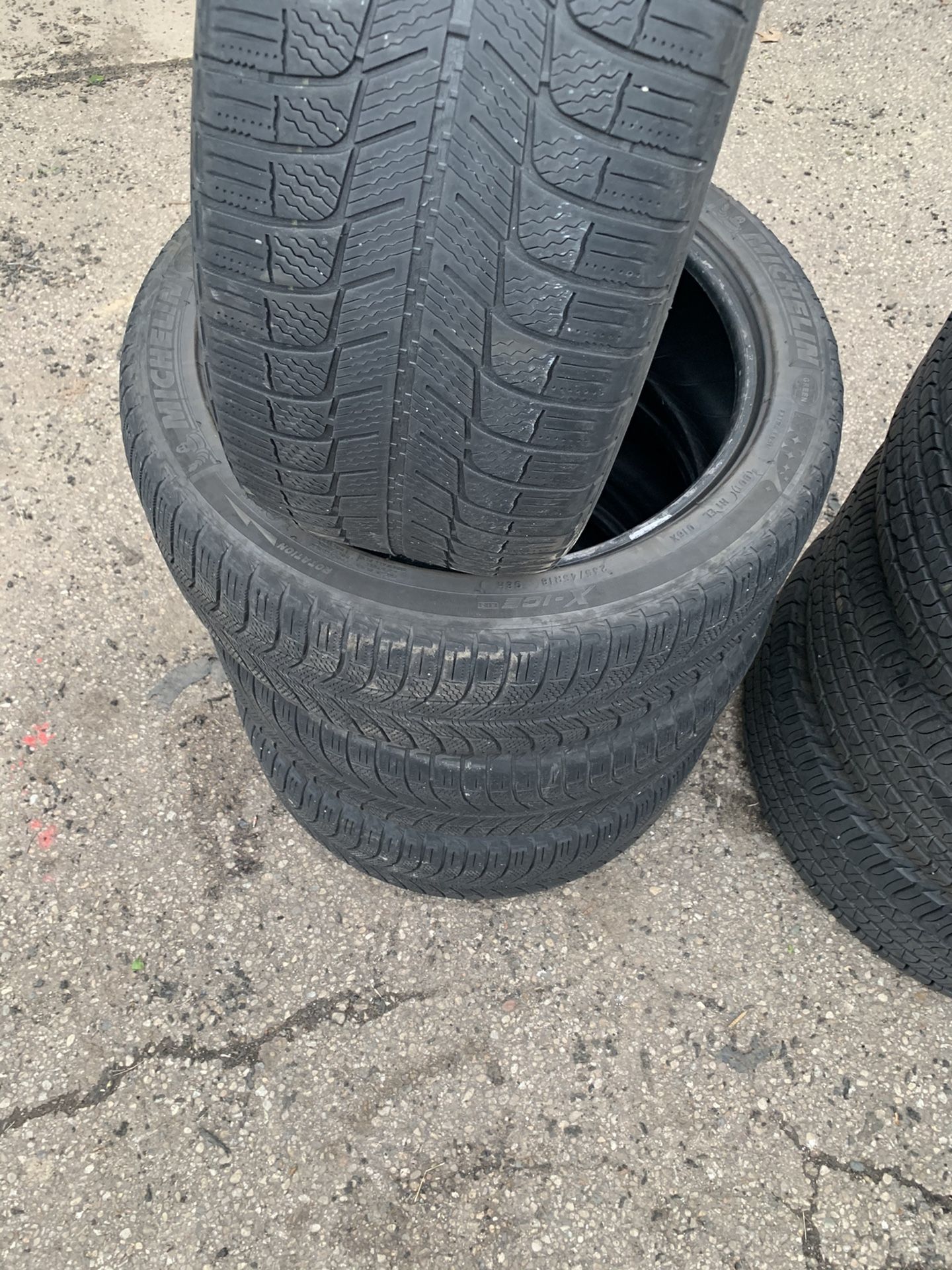 235 45 18