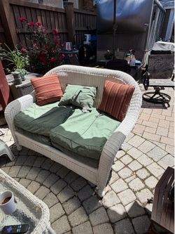 Outdoor patio loveseat