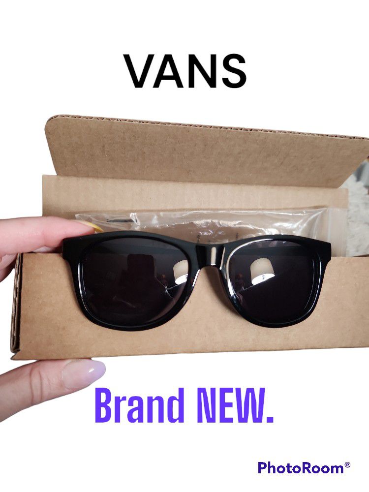 VANS Unisex Black Framed Sunglasses 