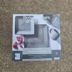 UNUSED Dinnerware Set