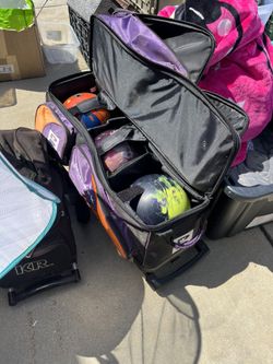 brunswick bag and 3 balls