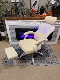 LIKE NEW**Cream Mesh Ergonomic Gaming Office Chair with Footrest