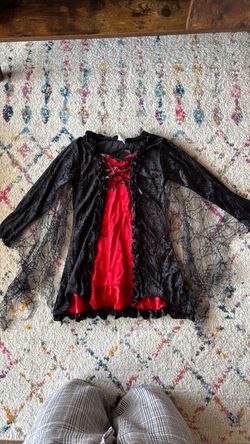 Vampire girl’s costume