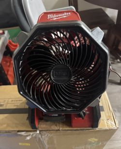 Milwaukee M18 18V 2,350-Rpm Adjustable Compact Cordless Jobsite Fan