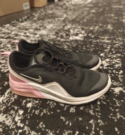 Nike Air Max Motion 2.  Youth