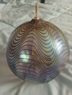 Iridescent oil lamp