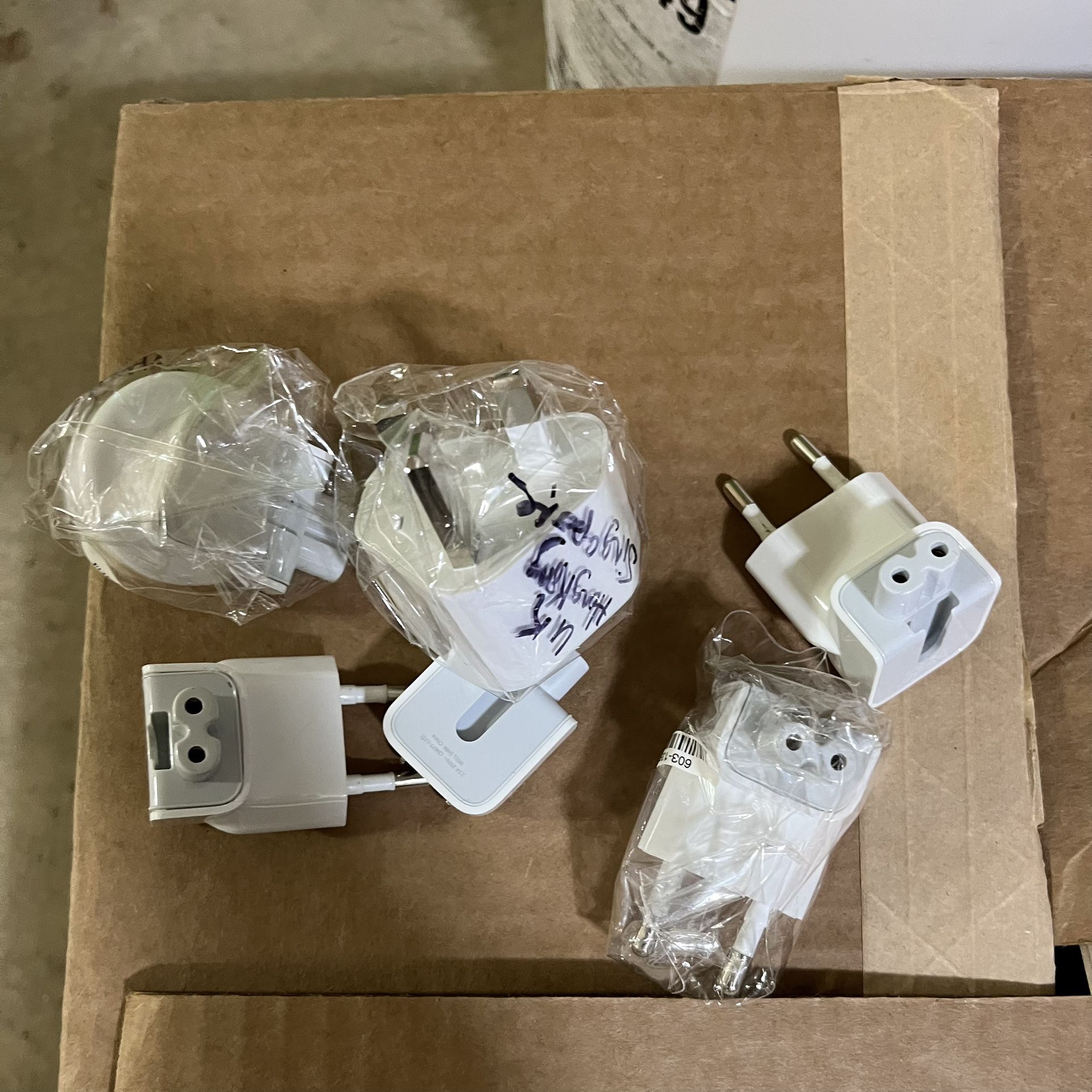 Apple MacBook Plug Adapters