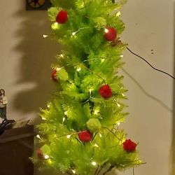 Grinch Xmas Tree