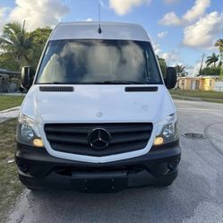 2015 Mercedez Benz Sprinter 2500 Cargo 