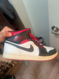 Air Jordan 1 Mid Black/Gym Red/White 10.5 size