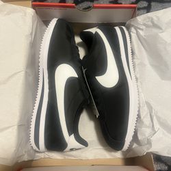 DS Black Nike Cortez 10.5