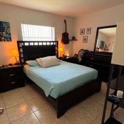 Stylish Black Bedroom Set – Queen Size – Great Condition!