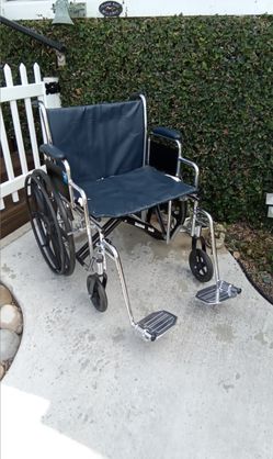 Medline Heavy Duty Standard Wheelchair