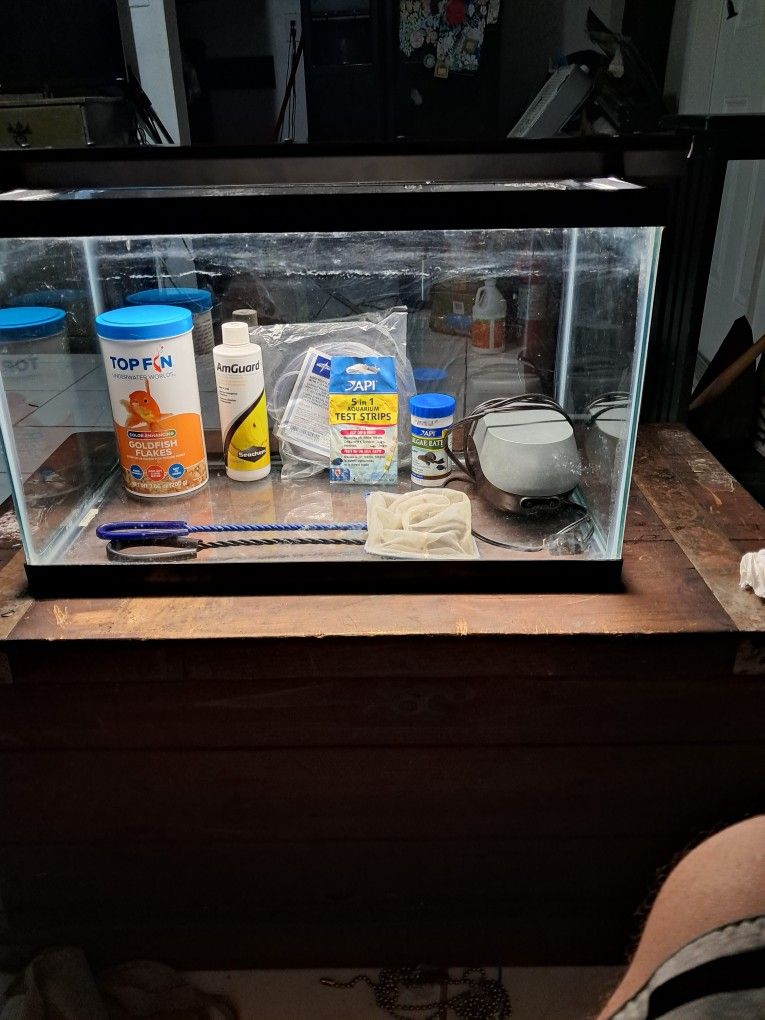  TEN GALLON ACRYLIC TANK  With Assesses