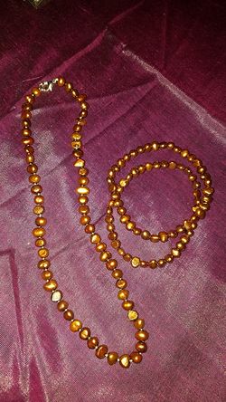 Pearl necklace and match bracelets