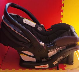 Graco Snugride 35 LITE with Base.