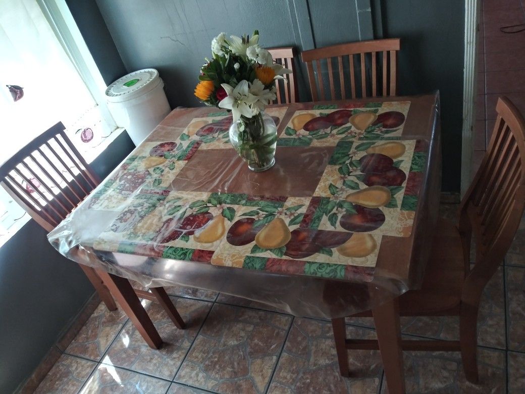 Comedor y 4 Sillas