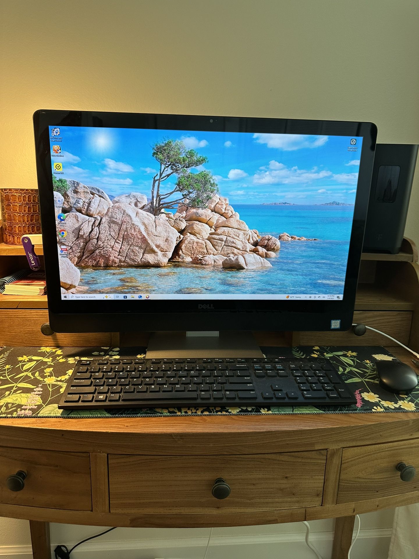 24 inch Dell all in one desktop with wireless keyboard and mouse