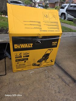 Dewalt 150cc Self Propelled Mower New $320 Price FIRM = Nueva Precio FIRME $320