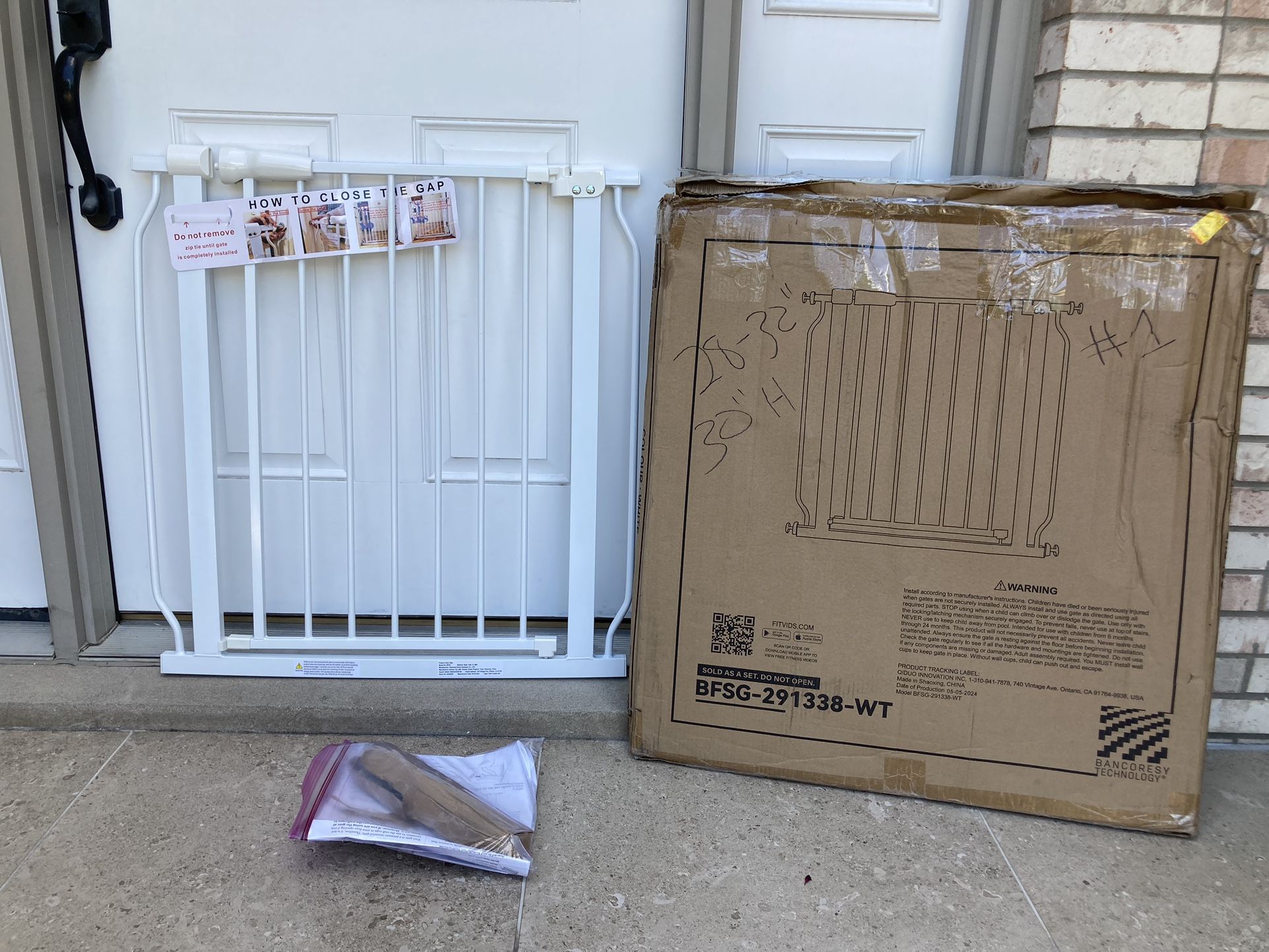 28-32” Pressure Mounted Door Gate