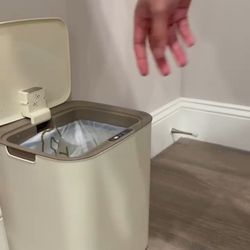 6 Gallon Touchless Trash Cans 