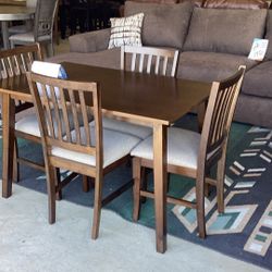 Brand New Dining Table 4 Chairs, 30 Inches 47 Inches Perfect For A Small Apartment