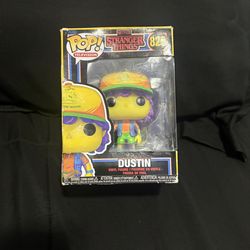 Dustin stranger things funko pop 828