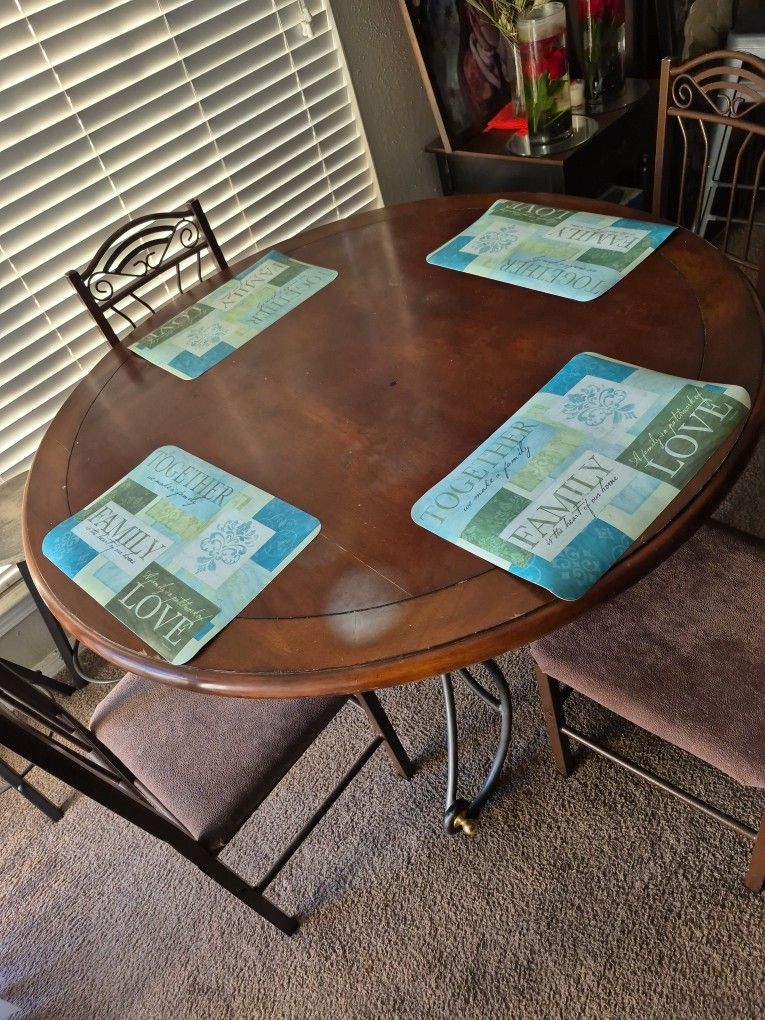Round Dinning Table