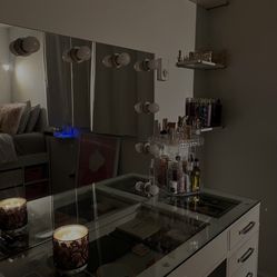 Makeup vanity