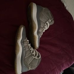 Jordan 11 size 6 cool grey