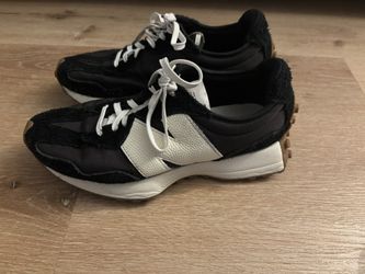New Balance 327 Size 8.5 Women (Black And White)