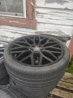 20s. Bolt pattern 5x114.3. "ONLY 3 RIMS "
