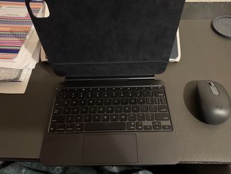 11 inch iPad Pro Magic Keyboard