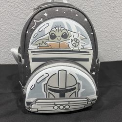 New 2024 Disney Parks ‘Mandalorian’ Grogu Loungefly Backpack Glow-in-the-Dark. 