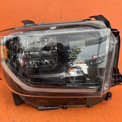 2018 2019 2020 2021 Toyota Tundra Right Passenger Side LED Headlight OEM 
