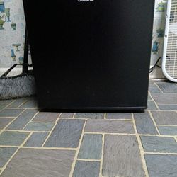 Dorm-size Refrigerator 