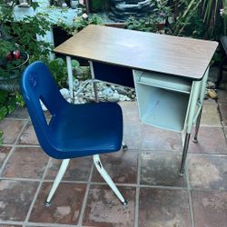 Classroom Style Desk