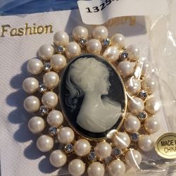 2" X 2" Victorian Style Woman With Faux Pearl's Brooch  Jewelry Pin 