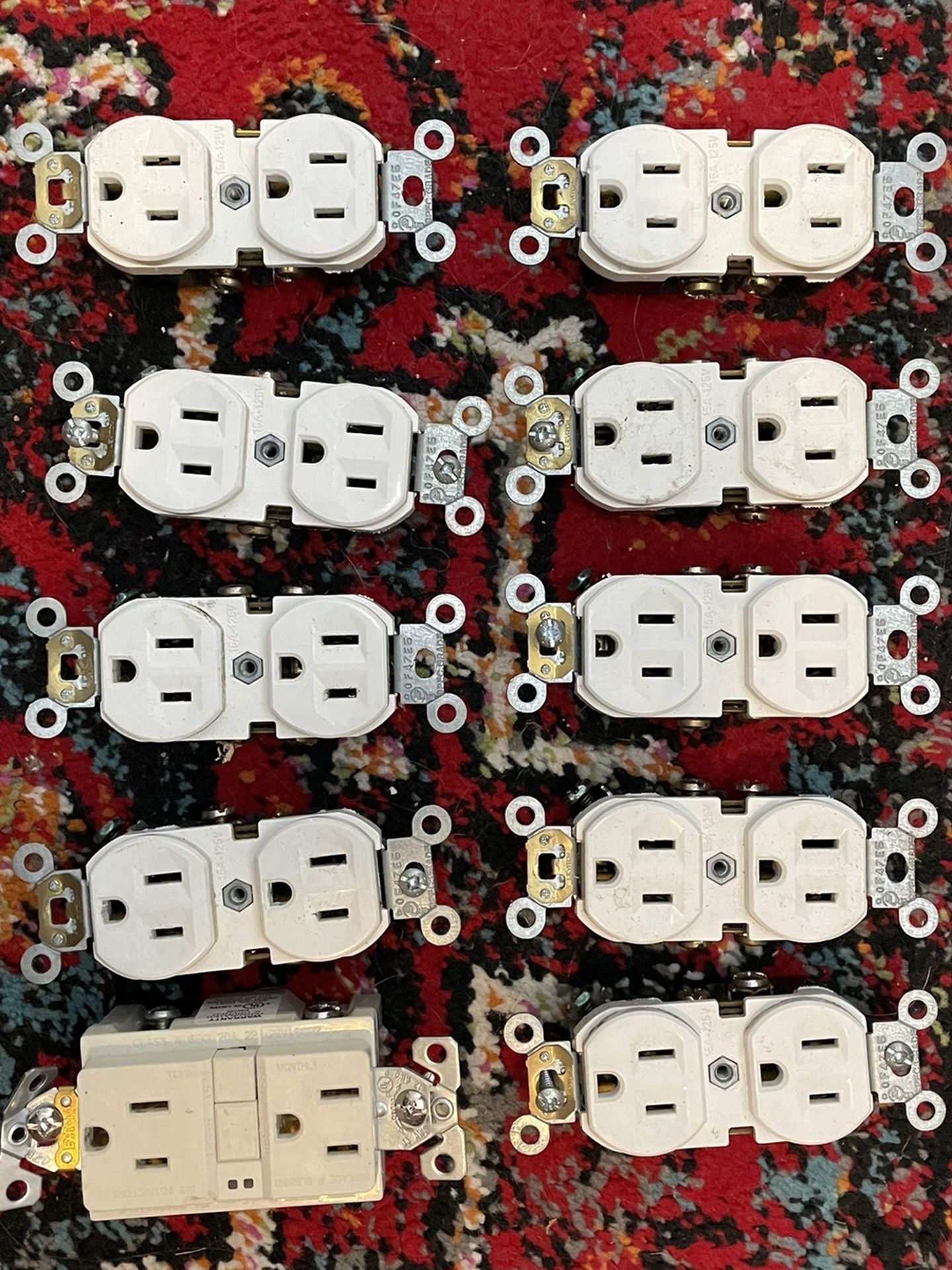 10 Qty 15amp Outlets, Used In Good Condition