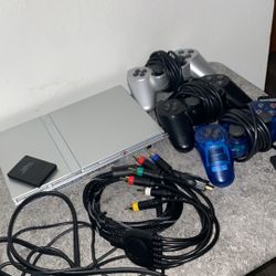 180$ OBO . silver ps2 with 3 controllers, games, memory card and all cables 